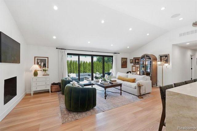2950 Middlebury Lane, Bloomfield Hills, MI 48301