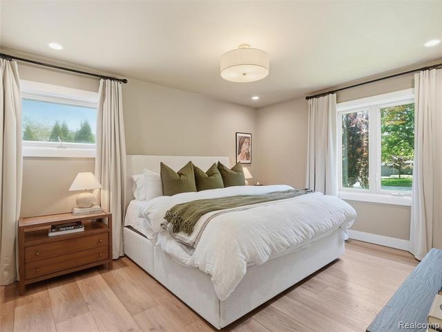 2950 Middlebury Lane, Bloomfield Hills, MI 48301