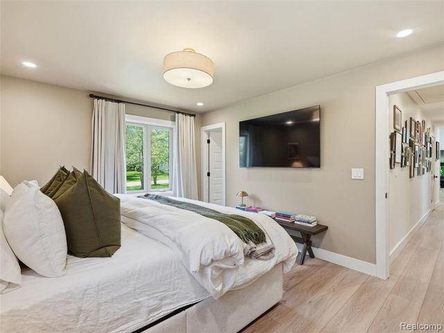 2950 Middlebury Lane, Bloomfield Hills, MI 48301