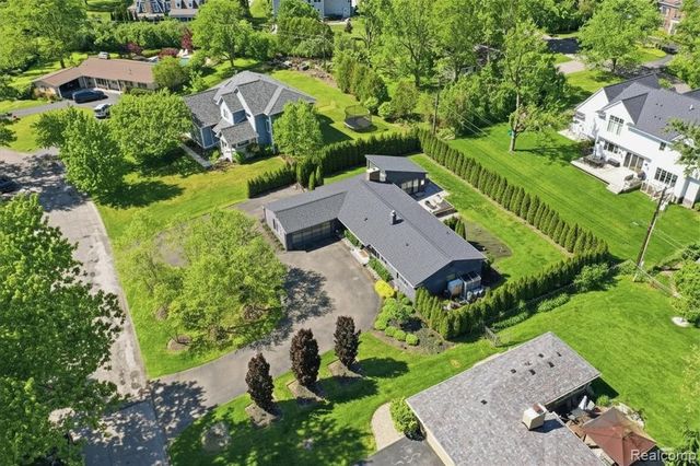 2950 Middlebury Lane, Bloomfield Hills, MI 48301