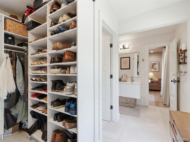 2950 Middlebury Lane, Bloomfield Hills, MI 48301