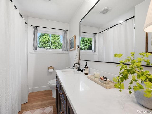 2950 Middlebury Lane, Bloomfield Hills, MI 48301