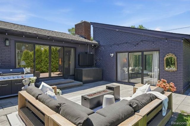 2950 Middlebury Lane, Bloomfield Hills, MI 48301