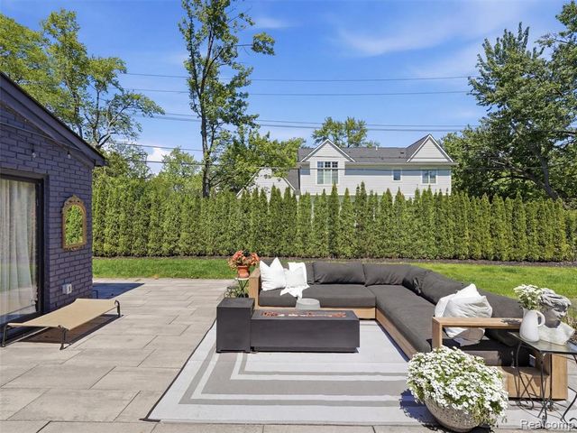 2950 Middlebury Lane, Bloomfield Hills, MI 48301