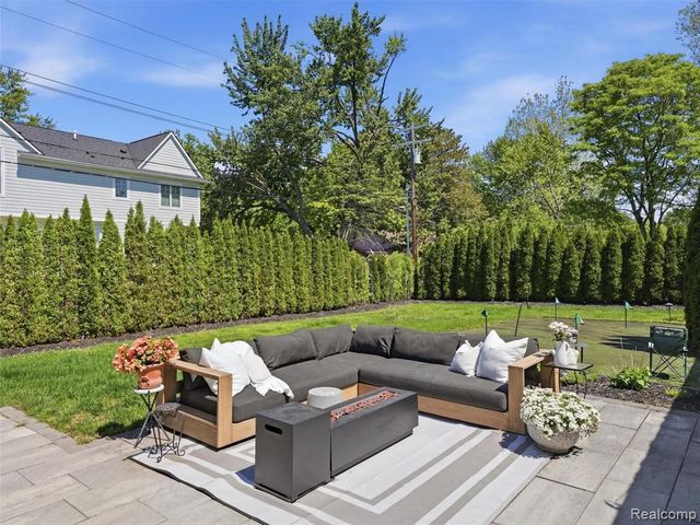 2950 Middlebury Lane, Bloomfield Hills, MI 48301