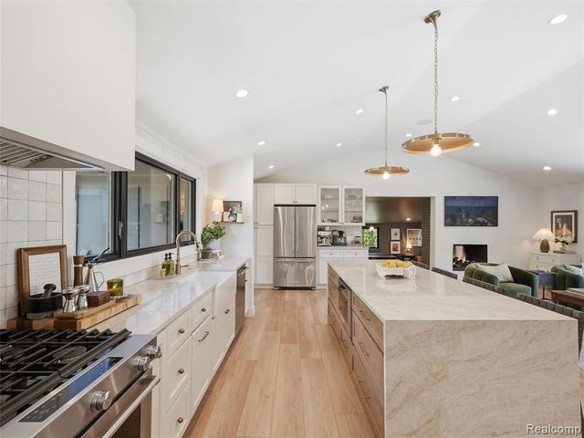 2950 Middlebury Lane, Bloomfield Hills, MI 48301