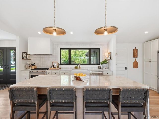 2950 Middlebury Lane, Bloomfield Hills, MI 48301