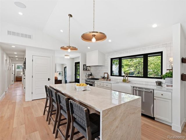 2950 Middlebury Lane, Bloomfield Hills, MI 48301
