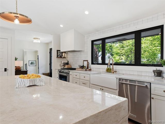 2950 Middlebury Lane, Bloomfield Hills, MI 48301