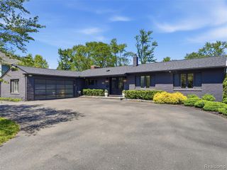 2950 Middlebury Lane, Bloomfield Hills, MI 48301