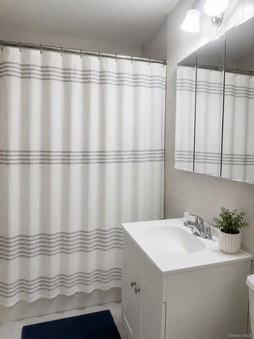 855 Broadway E 5C, Long Beach, NY 11561