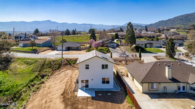 21001 Carriage Drive, Tehachapi, CA 93561