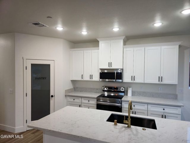 21001 Carriage Drive, Tehachapi, CA 93561