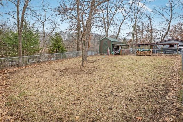 8890 SW Lake Drive, Lathrop, MO 64465