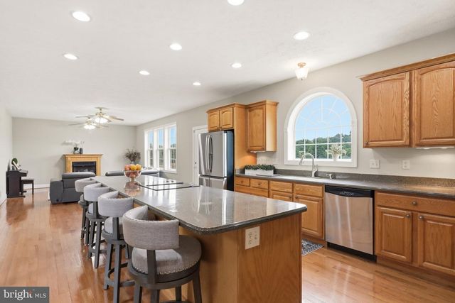 18 TREASURE DR, Martinsburg, WV 25403