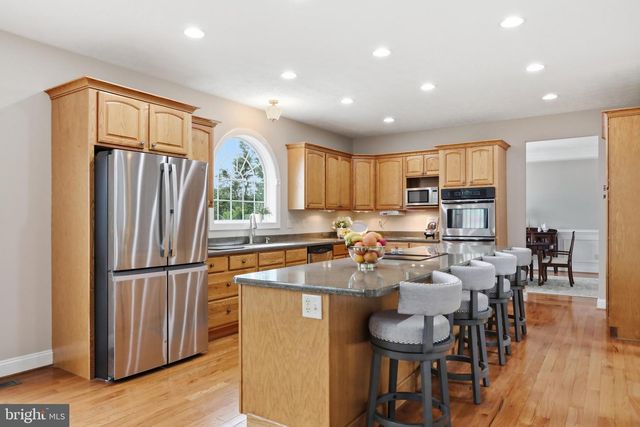 18 TREASURE DR, Martinsburg, WV 25403