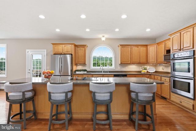 18 TREASURE DR, Martinsburg, WV 25403