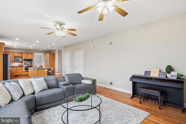 18 TREASURE DR, Martinsburg, WV 25403