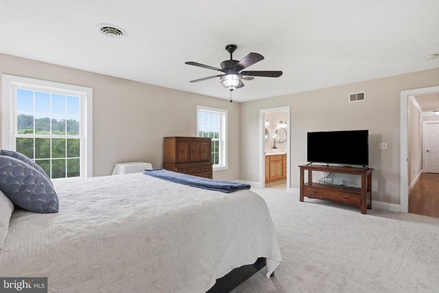 18 TREASURE DR, Martinsburg, WV 25403