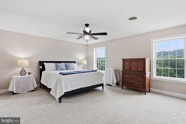 18 TREASURE DR, Martinsburg, WV 25403