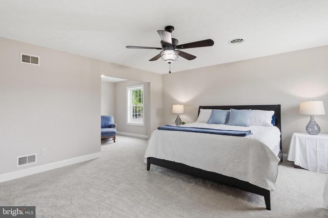 18 TREASURE DR, Martinsburg, WV 25403