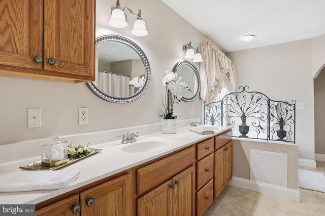 18 TREASURE DR, Martinsburg, WV 25403