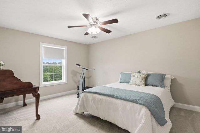 18 TREASURE DR, Martinsburg, WV 25403