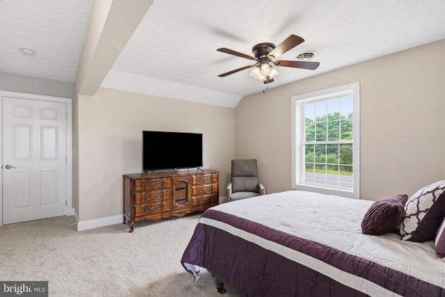 18 TREASURE DR, Martinsburg, WV 25403