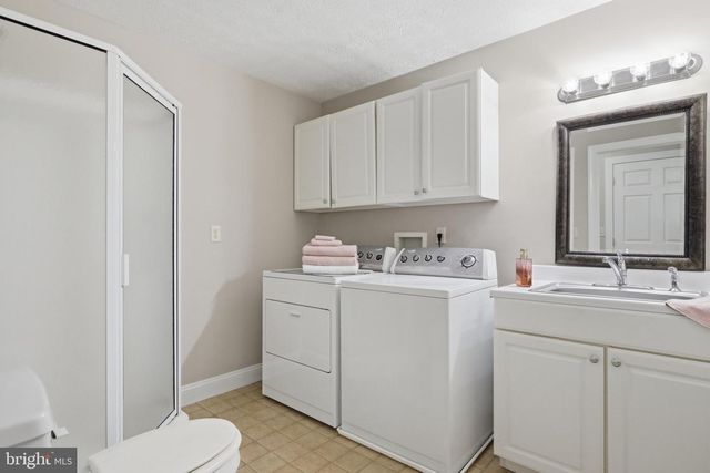 18 TREASURE DR, Martinsburg, WV 25403