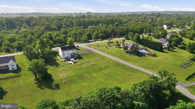 18 TREASURE DR, Martinsburg, WV 25403