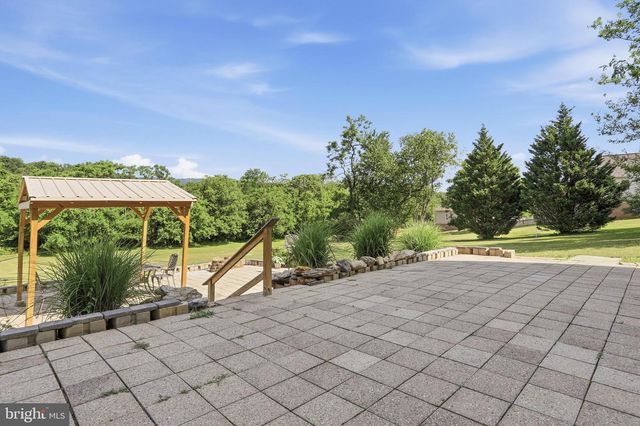 18 TREASURE DR, Martinsburg, WV 25403