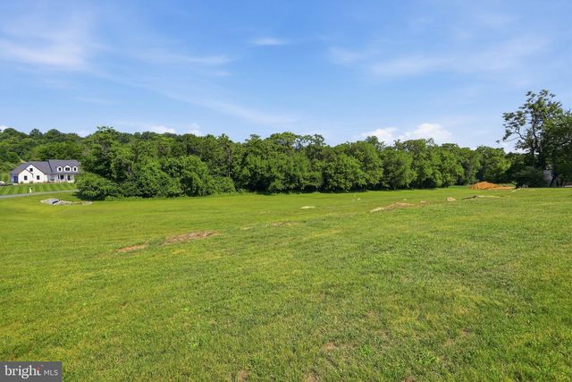 18 TREASURE DR, Martinsburg, WV 25403