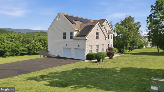 18 TREASURE DR, Martinsburg, WV 25403