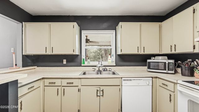 4335 Country Club Boulevard, Chipley, FL 32428