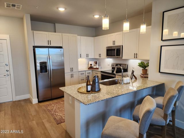 7460 N Zanjero Boulevard B1, Glendale, AZ 85305