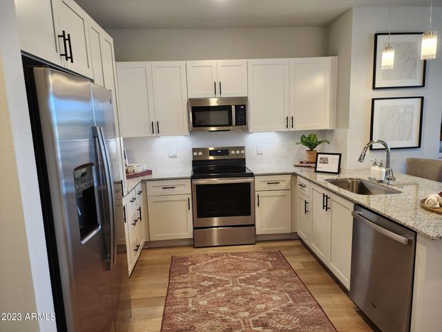7460 N Zanjero Boulevard B1, Glendale, AZ 85305