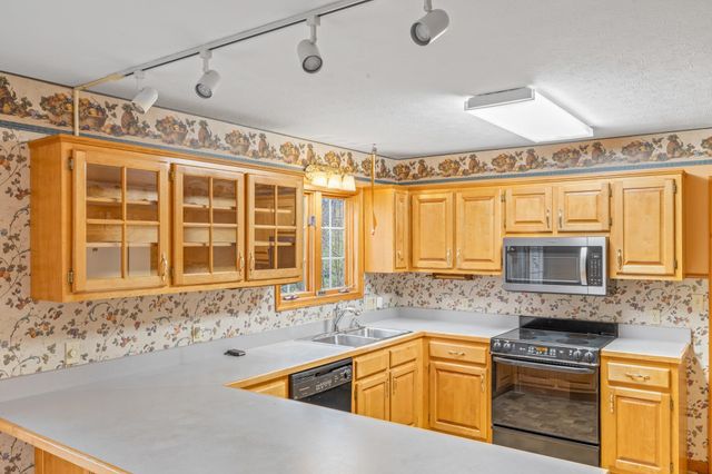 333 CRANBERRY DR, Stuarts Draft, VA 24477