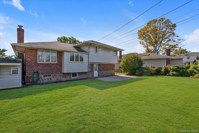 5 Lane Avenue, Plainview, NY 11803