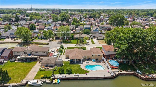 22461 Benjamin Street, St. Clair Shores, MI 48081
