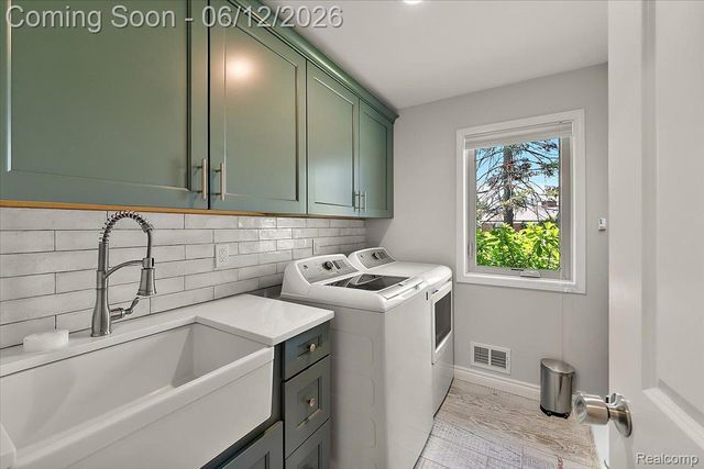 22461 Benjamin Street, St. Clair Shores, MI 48081