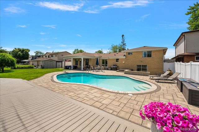 22461 Benjamin Street, St. Clair Shores, MI 48081