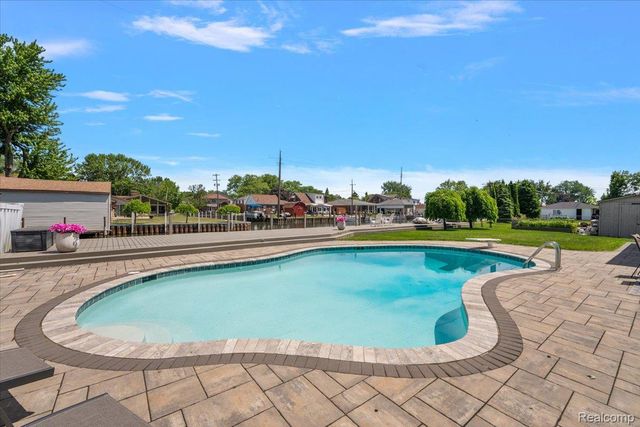 22461 Benjamin Street, St. Clair Shores, MI 48081