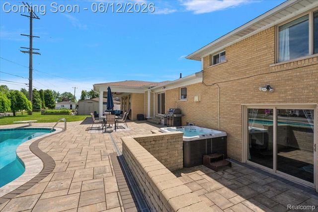 22461 Benjamin Street, St. Clair Shores, MI 48081