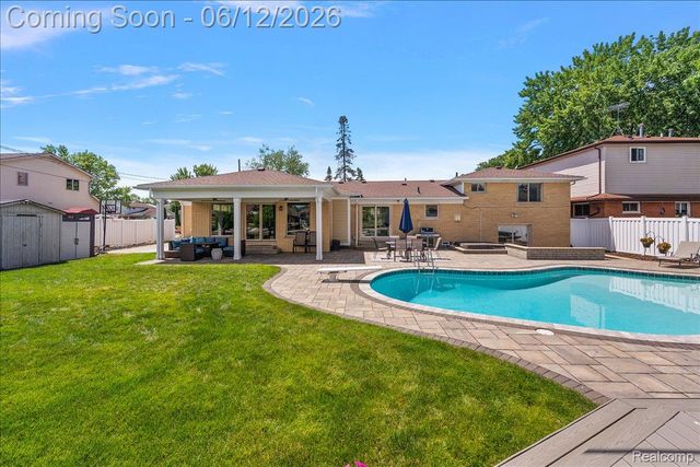 22461 Benjamin Street, St. Clair Shores, MI 48081