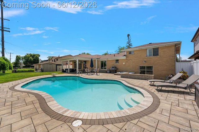 22461 Benjamin Street, St. Clair Shores, MI 48081