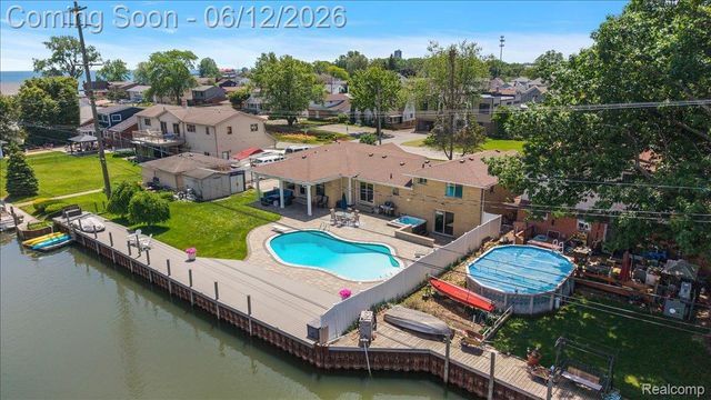 22461 Benjamin Street, St. Clair Shores, MI 48081