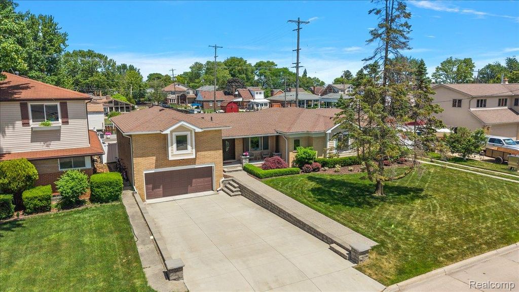 22461 Benjamin Street, St. Clair Shores, MI 48081
