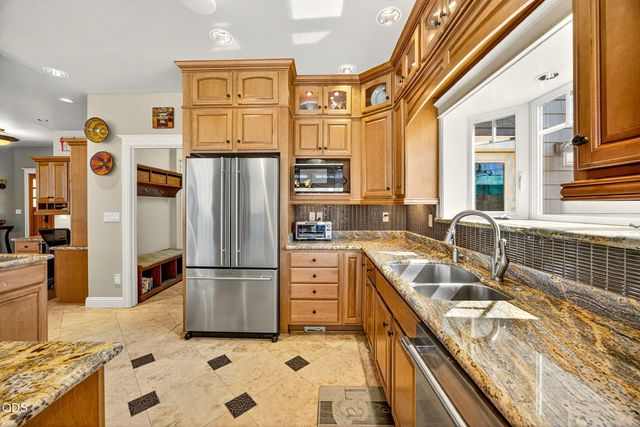 4337 Pioneer Road, Medford, OR 97501