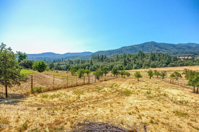 4337 Pioneer Road, Medford, OR 97501