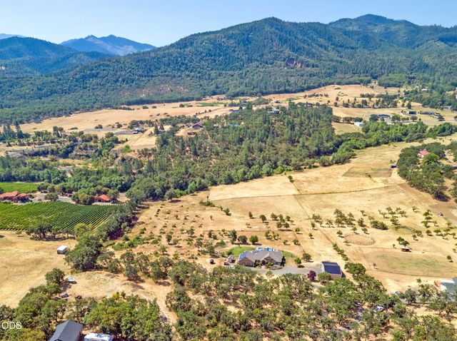 4337 Pioneer Road, Medford, OR 97501